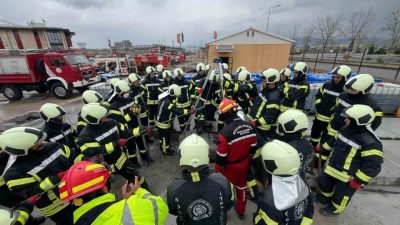 Kocaeli Büyükşehir Belediyesi bünyesinde göreve başlayan 96 yeni itfaiye personeli,