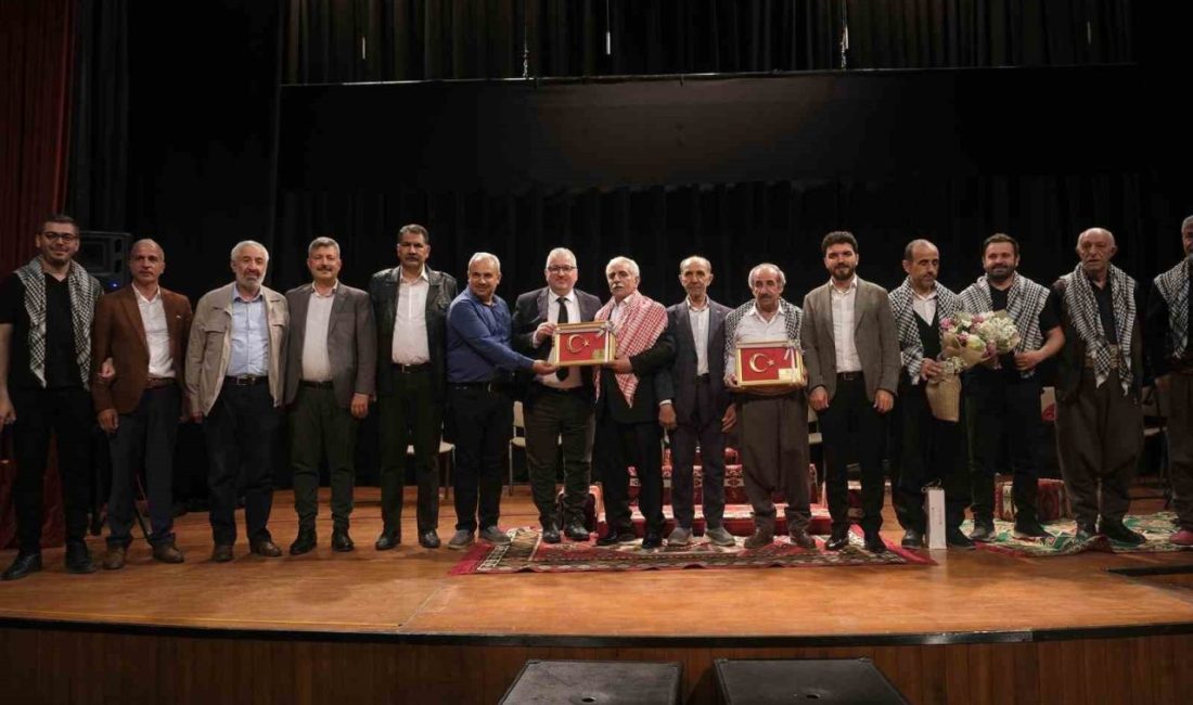 Yöresel türkülerle müzikseverlere unutulmaz bir gece Sakarya Büyükşehir Belediyesi, SGM’de düzenlediği Anadolu Kültür Buluşması ile vatandaşlara