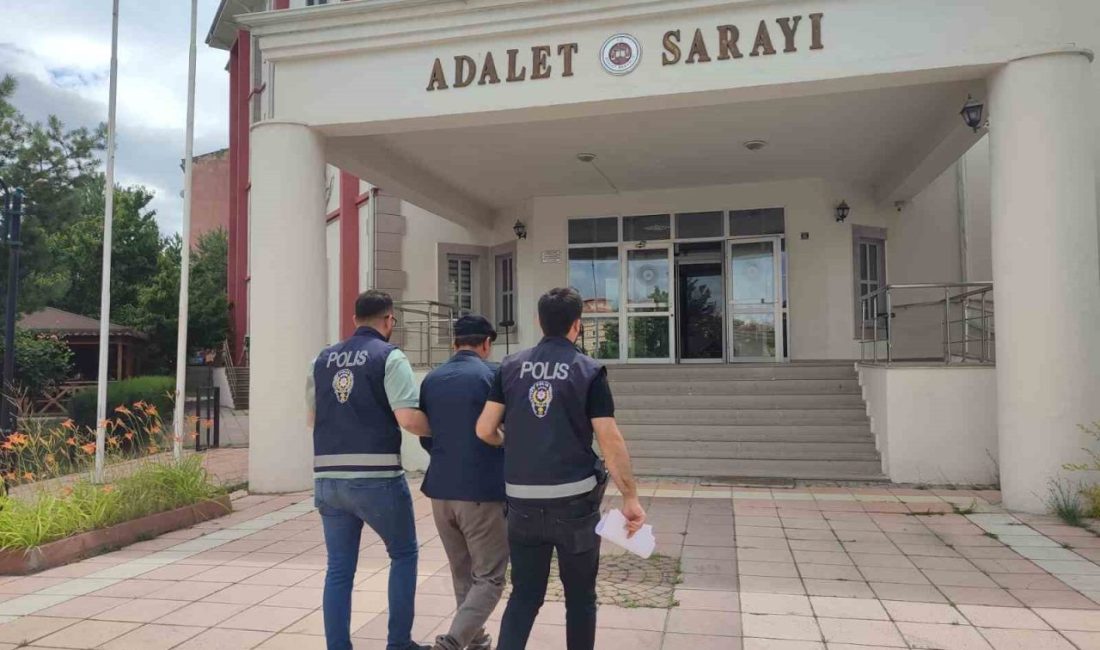 11 yıl hapis cezasıyla aranan şahsı polis yakaladı Kastamonu’nun Taşköprü ilçesinde 11 yıl 3 ay hapis cezasıyla aranan