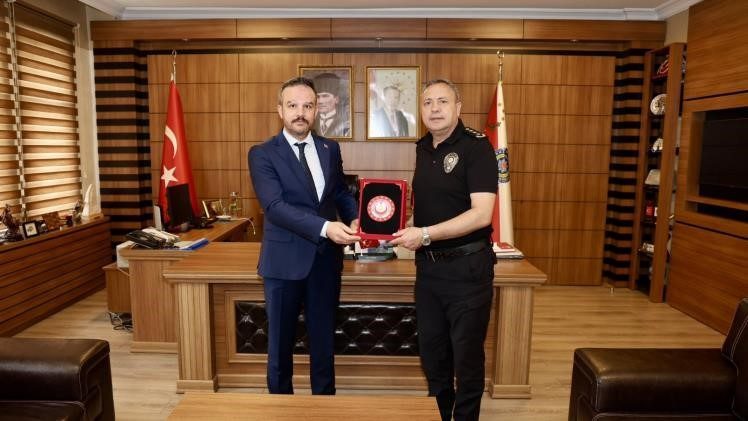 15 Temmuz Gazisi Sabahattin Çelik’ten İl Müdürü Hakan Yılmaz’a ziyaretler 15 Temmuz Gazisi Sabahattin Çelik, Bilecik İl Emniyet Müdürü Hakan