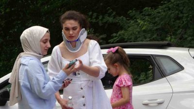 Kocaeli’nin Kartepe ilçesinde 2 otomobilin çarpışması neticesinde meydana gelen kazada