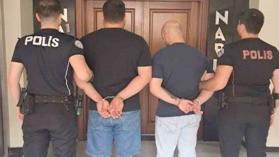 Kocaeli’nin Darıca ilçesinde araçla seyir halinde olan 2 şüphelinin üstünde