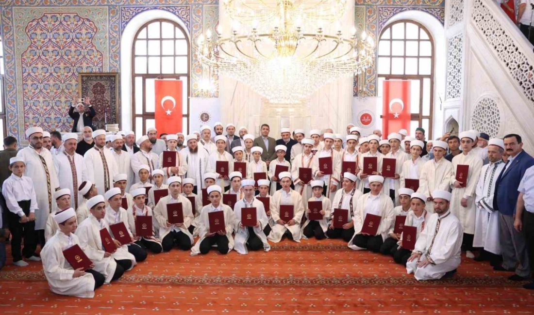 DÜZCE(İHA) – Düzce Hafız Hasan Erkek Kur’an Kursu’nda hafızlıklarını tamamlayan