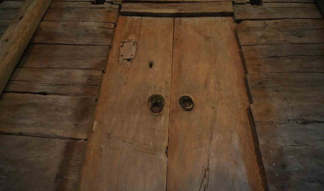 Kocaeli’nin İzmit ilçesinde bulunan Işıklı Cami, çivi kullanılmadan inşa edilen