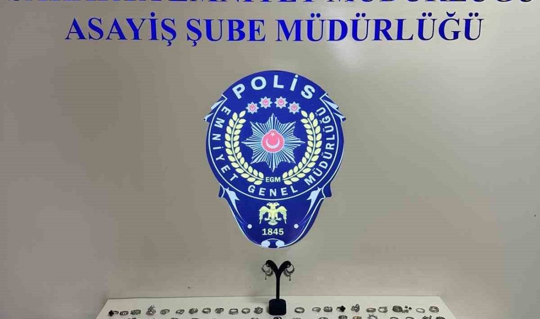 70 bin lira değerinde gümüş takı çalan şüpheli yakalandı Sakarya’nın Adapazarı ilçesinde gümüş eşya satan dükkanın camını kırarak 70