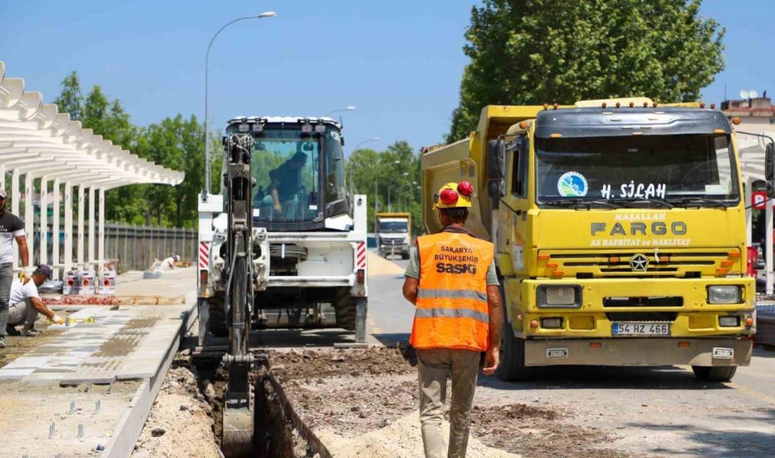 79 kişilik ekip metrobüs hattının 22 kilometrelik güçlü altyapısı için sahada Sakarya Büyükşehir Belediyesi Su ve Kanalizasyon İdaresi (SASKİ), metrobüs projesiyle