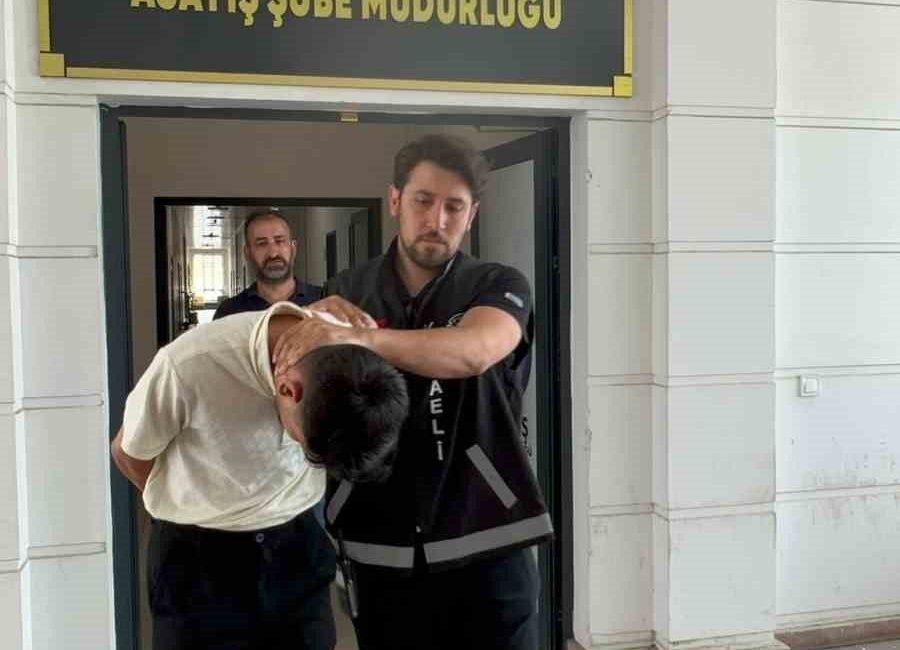 950 bin TL’lik vurgun yapan sahte polis yakalandı Kocaeli’de kendisini polis olarak tanıtarak 950 bin TL değerinde vurgun