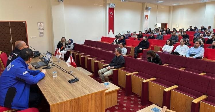 Afet ve farkındalık eğitimi düzenlendi Bilecik Şeyh Edebali Üniversitesi (BŞEÜ), merkez kampüsünde görev yapan personele