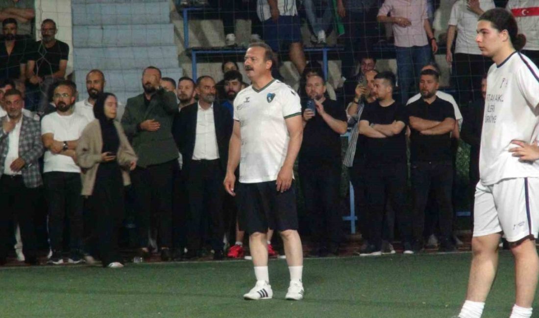 Ağıralioğlu, halı sahada maç yaptı, ortaya renkli görüntüler çıktı Anahtar Parti Genel Başkanı Yavuz Ağıralioğlu, Kocaeli’de partisinin il yöneticileriyle