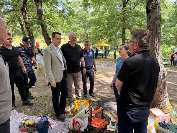 Aile pikniğinde bir araya geldiler Düzce’nin Çilimli ilçesinde çocuklar aileleri ile keyif ve eğlence dolu