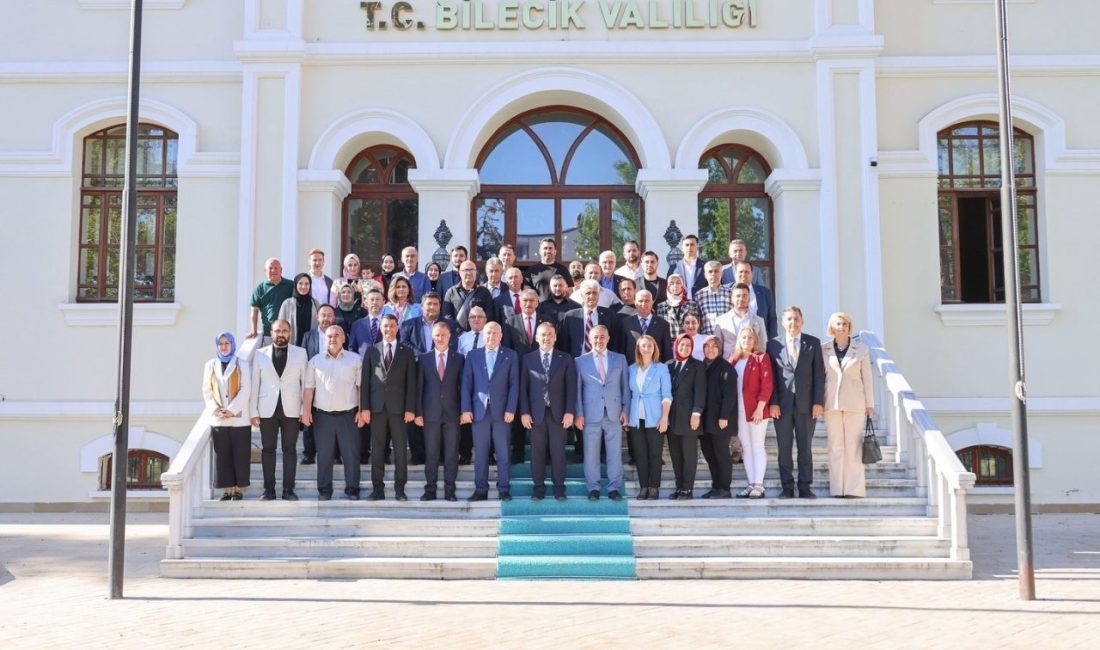 AK Parti Bilecik teşkilatından Vali Sözer’e hayırlı olsun ziyareti Cumhurbaşkanlığı Kararnamesiyle Bilecik Valiliği görevine atanan Vali Faik Oktay Sözer’e,