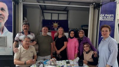 AK Parti Bilecik İl Başkanı Serkan Yıldırım, parti üyelik standına