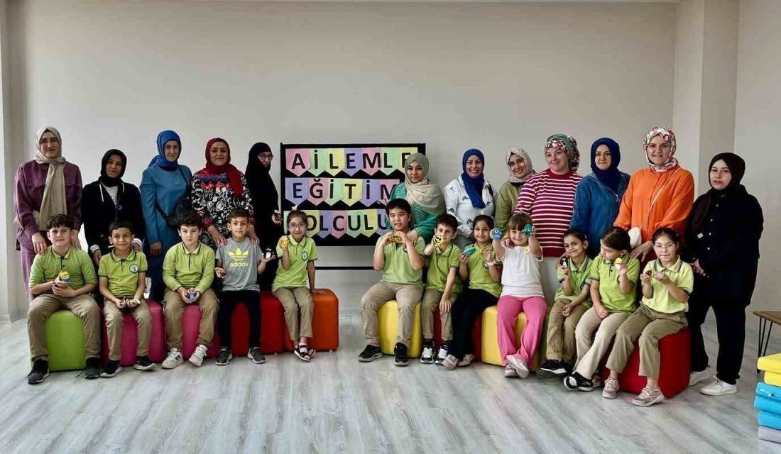Anneler bu sefer okulda çocuklarıyla ders yaptı DÜZCE (İHA) – Düzce Avni Akyol İlkokulu’nda ailemle eğitim yolculuğum
