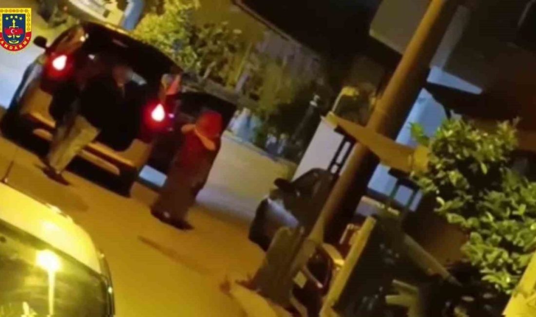 Arkadaşını bacaklarından vurdu, yolculuk yaptığı taksinin bagajından inerken yakalandı Sakarya’nın Akyazı ilçesinde tartıştığı arkadaşını silahla bacaklarından vuran şahıs, taksinin