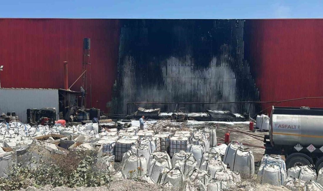 Asfalt fabrikasında yangın Kocaeli’nin Gebze ilçesinde bir asfalt fabrikasında çıkan yangına itfaiye ekipleri