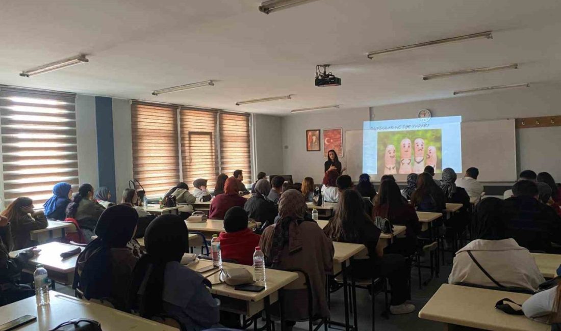 Bağımlılıkla mücadele eğitimi verildi DÜZCE (İHA) – Düzce’de bağımlılıkla mücadele eğitimleri çerçevesinde Düzce Üniversitesi