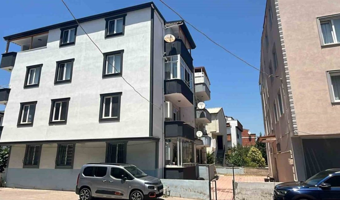 Balkondan düşen 1,5 yaşındaki bebek ağır yaralandı Kocaeli’nin Darıca ilçesinde 1. kattaki dairenin balkonunda oynarken beton zemine