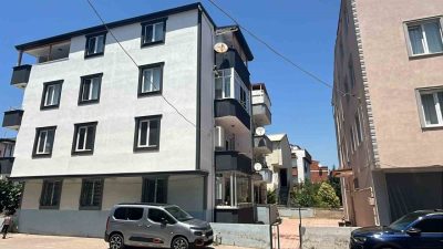Kocaeli’nin Darıca ilçesinde 1. kattaki dairenin balkonunda oynarken beton zemine