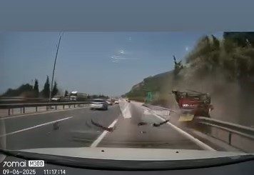 Bariyerlere girip takla attı: 7 yaralı Kocaeli’nin Körfez ilçesinde cipin bariyerlere girip takla attığı anlar, araç
