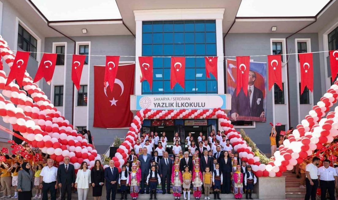 Sakarya Büyükşehir Belediye Başkanı Yusuf Alemdar, Serdivan Yazlık İlkokulu’nda karnelerini