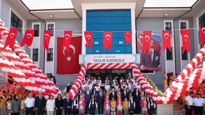 Sakarya Büyükşehir Belediye Başkanı Yusuf Alemdar, Serdivan Yazlık İlkokulu’nda karnelerini