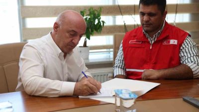 Darıca Belediye Başkanı Muzaffer Bıyık, Türk Kızılay aracılığıyla Gazze’ye kurban