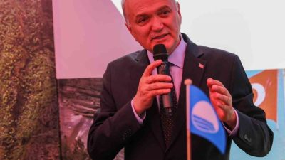 Düzce Belediye Başkanı Dr. Faruk Özlü, Ceneviz Kalesi Plajı’nın mavi