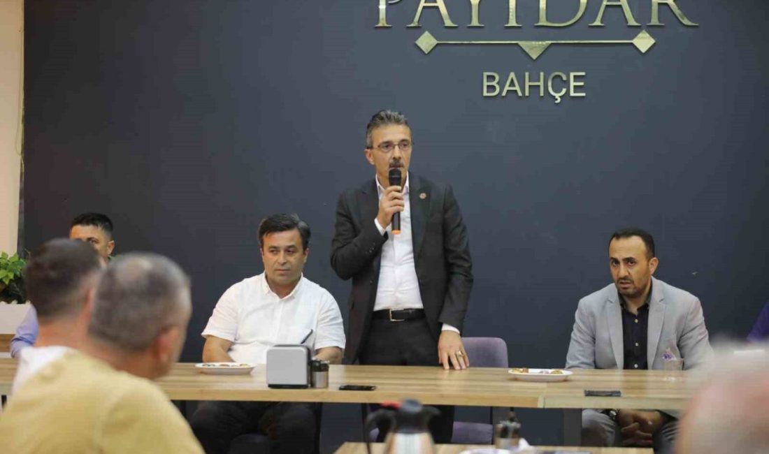 Başkan Şenol Dinç’ten Çarşamba Pazarı açıklaması Çarşamba Pazarı’nın kumaş esnafı ile bir araya gelen Erenler Belediye
