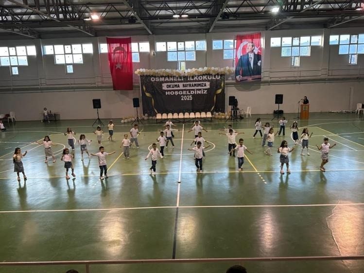 Başkan Torun, Okuma Bayramı’nda öğrencilerin sevincine ortak oldu Bilecik’in Osmaneli Belediye Başkanı Bekir Torun ile Belediye Başkan Yardımcısı