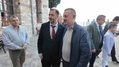 Kocaeli Büyükşehir Belediye Başkanı Tahir Büyükakın, Kurban Bayramı namazını 693