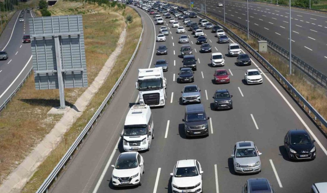 Bayram tatili dönüşünde Kocaeli’de trafik durma noktasına geldi Kurban Bayramı tatilinin son gününde tatilcilerin eve dönüş yolculuğunun başlamasıyla