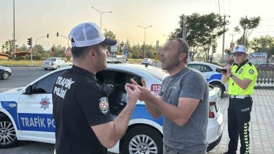 Bolu’da bayram tatilinin dönüş yolculuğunda trafikte araçları sıkıştıran hem alkollü