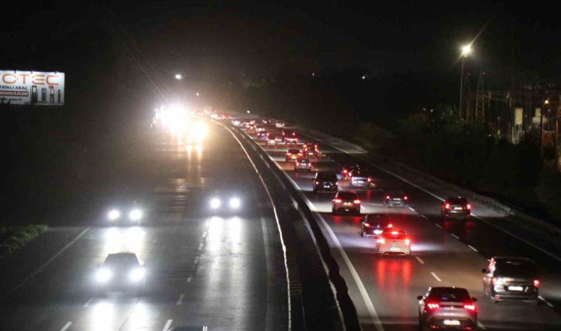 Kurban Bayramı tatilinin bitmesini beklemeden dönüşe geçen tatilciler, Anadolu Otoyolu