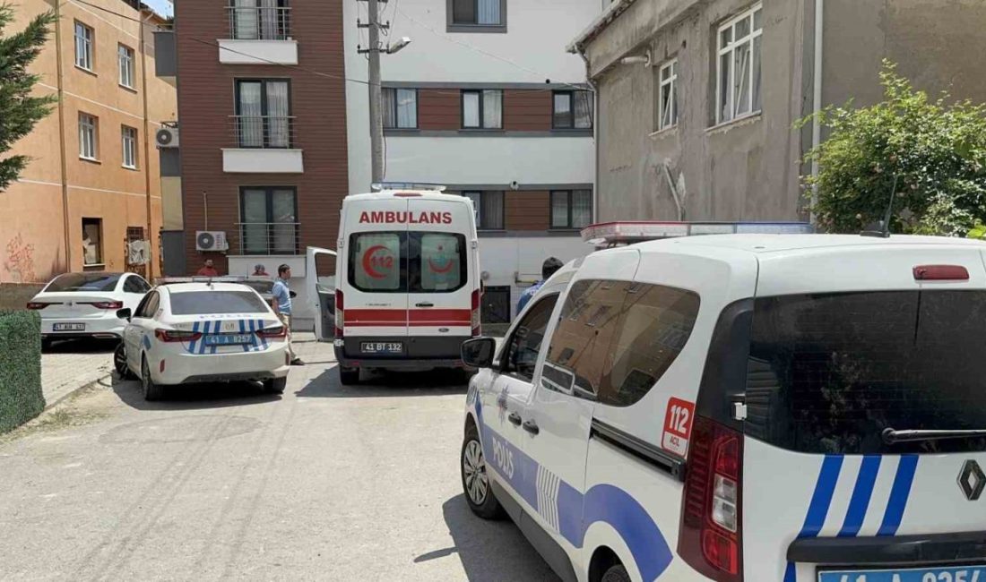 Bıçaklı kavgada 2 kardeş ve polis memuru yaraladı Kocaeli’nin Gebze ilçesinde 2 grup arasında çıkan kavgada 11 ve