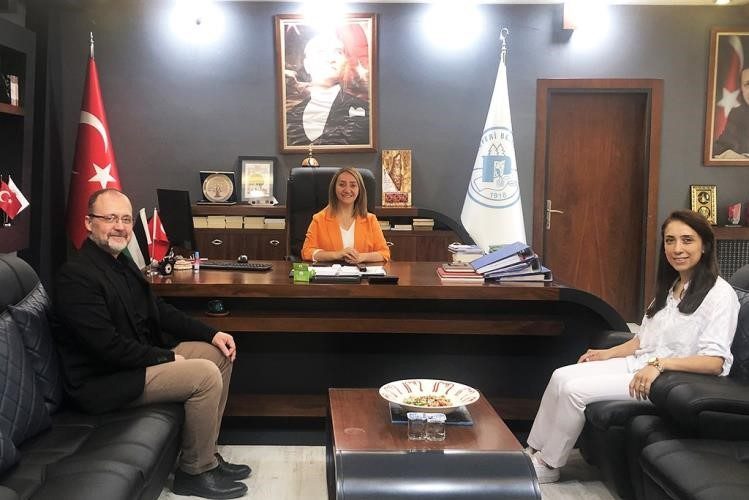 Bilecik Şeyh Edebali Üniversitesi’nden tarımsal kalkınma için yeni iş birliği Bilecik Şeyh Edebali Üniversitesi (BŞEÜ), bölgesel tarımsal kalkınmaya katkı sağlamak