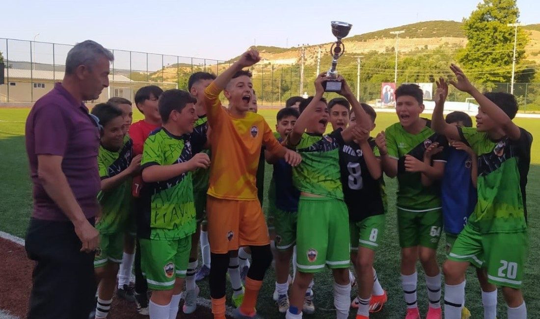 Bilecik U13 Gençler Ligi şampiyonu Vitraspor oldu Bilecik U13 Gençler Ligi şampiyonu final maçında rakibini 5-1 yenen