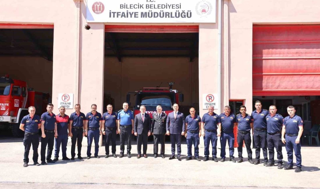 Bilecik Valisi Faik Oktay Sözer’den bayram ziyaretleri Bilecik Valisi Faik Oktay Sözer, Kurban Bayramı dolayısıyla kent genelinde