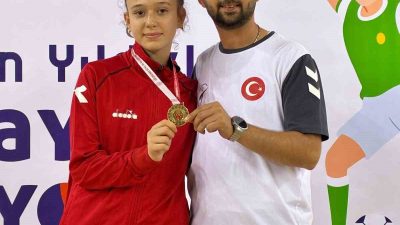 Balıkesir’de düzenlenen Anadolu Yıldızlar Ligi Taekwondo Yarı Finalleri’nde Bilecikli 2