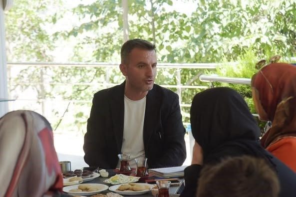 Bilecik’te +1 Mutluluk Kafe’de anlamlı buluşma Bilecik Belediye Başkan Yardımcısı Mesut Ünver, çölyak hastası vatandaşlarla +1
