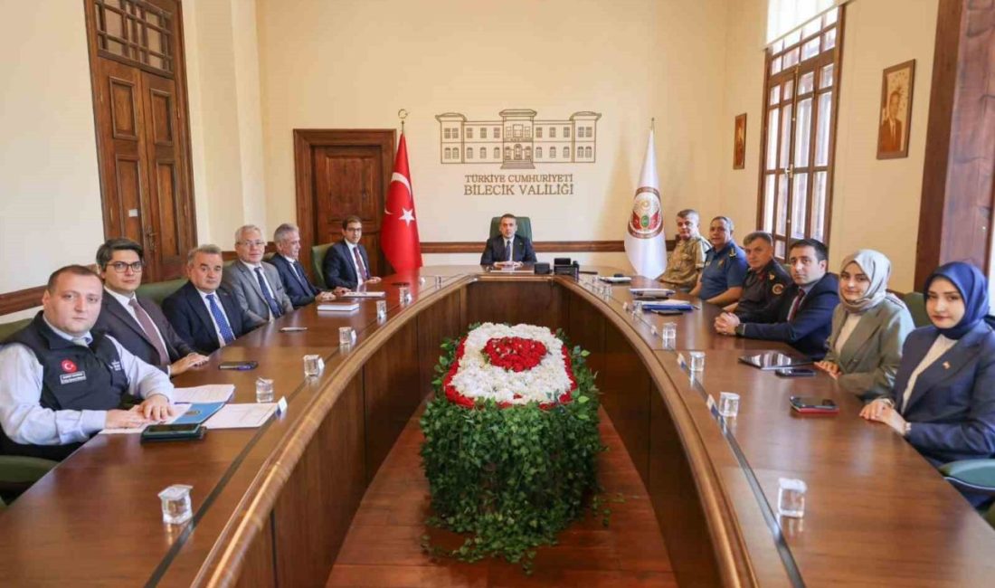 Bilecik’te ‘Asayiş ve Güvenlik Toplantısı’ yapıldı Bilecik Valisi Faik Oktay Sözer başkanlığında ‘İl Asayiş ve Güvenlik