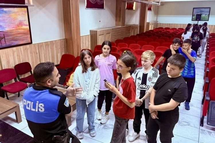 Bilecik’te ortaokul öğrencilerine güvenlik bilgilendirmesi Bilecik İl Emniyet Müdürlüğü Toplum Destekli Polislik Şube Müdürlüğü, “El