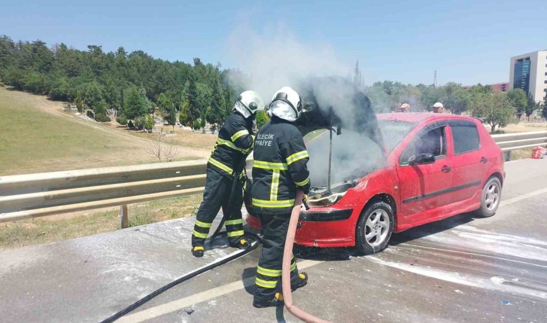 Bilecik’te seyir halindeki otomobilin motor kısmında çıkan yangın itfaiye ekiplerinin