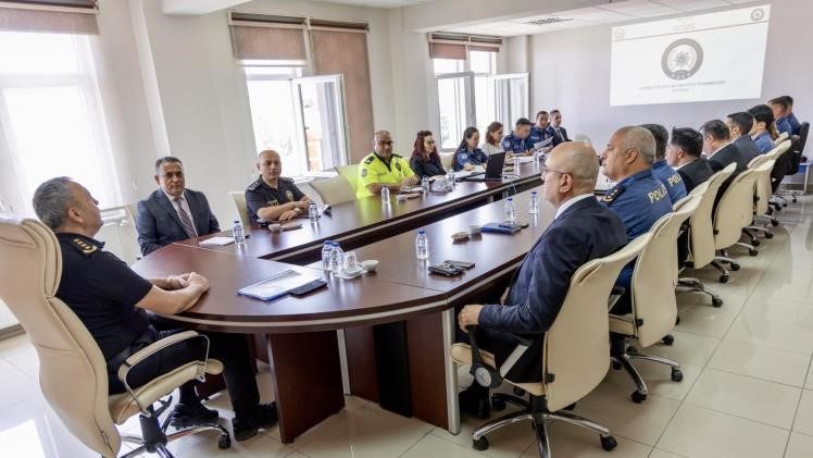 Bilecik’te trafik ve asayiş tedbirleri değerlendirildi Bilecik İl Emniyet Müdürü Hakan Yılmaz başkanlığında, kent genelinde alınacak
