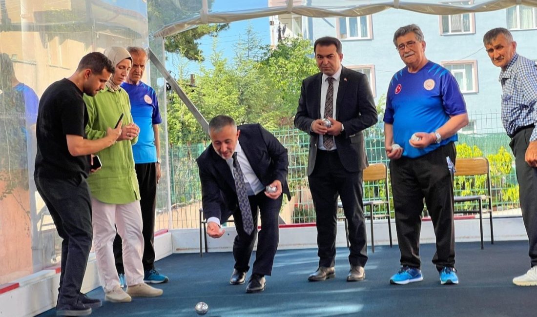 Bilecik’te yaşlıların bocce merakı BİLECİK (İHA) – AK Parti Bilecik İl Başkanı Serkan Yıldırım,