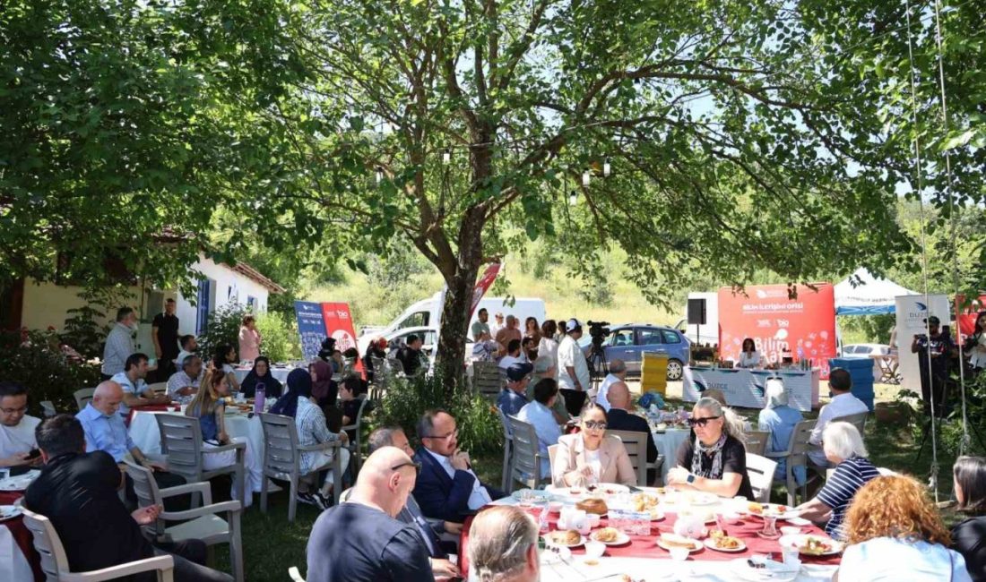 Bilim Kafe etkinliğine ilgi büyük oldu Bilimin toplumla buluşması, üniversitelerde üretilen bilginin toplumda anlaşılır ve erişilebilir