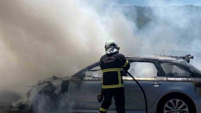 Anadolu Otoyolu Bolu Dağı mevkiinde seyir halindeyken alev alan otomobil