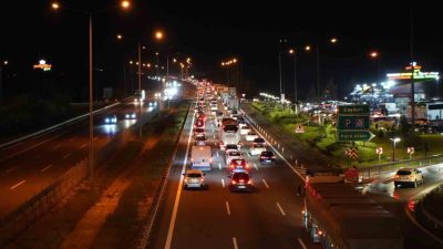 Kurban Bayramı’nda memleketlerine gitmek isteyen tatilciler sebebiyle, TEM Otoyolu’nun Bolu