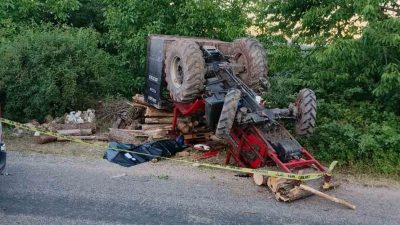 Bolu’da köy yolunda kontrolden çıkan traktör devrilerek tepetaklak oldu. Kazada