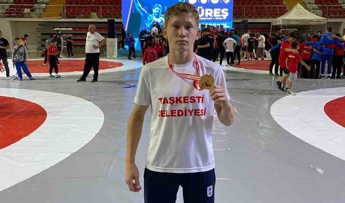Bolulu güreşçi Ahmet Zeyd Özer Türkiye şampiyonu oldu Türkiye Güreş Federasyonu tarafından Sivas’ta düzenlenen U14 Türkiye Güreş Şampiyonası’nda