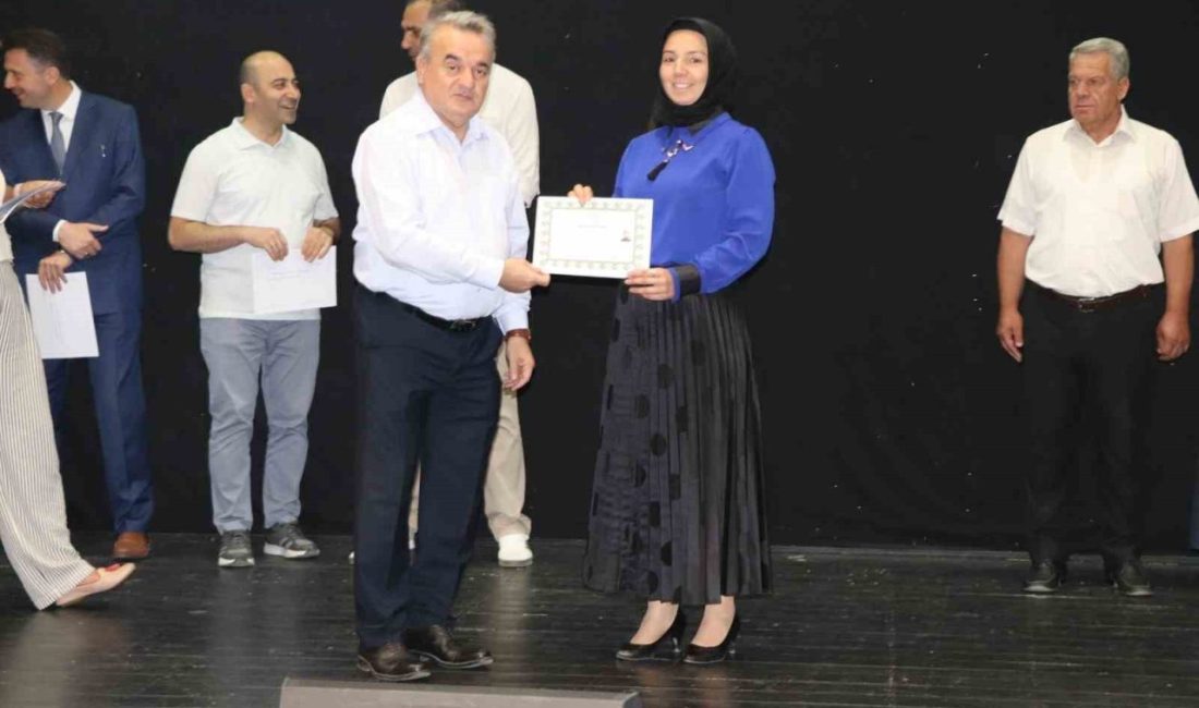 Bozüyük’te öğretmenlere başarı belgesi Bilecik’te akademik, sosyal, kültürel ve sportif alanlarda farkındalık oluşturan öğretmenlere